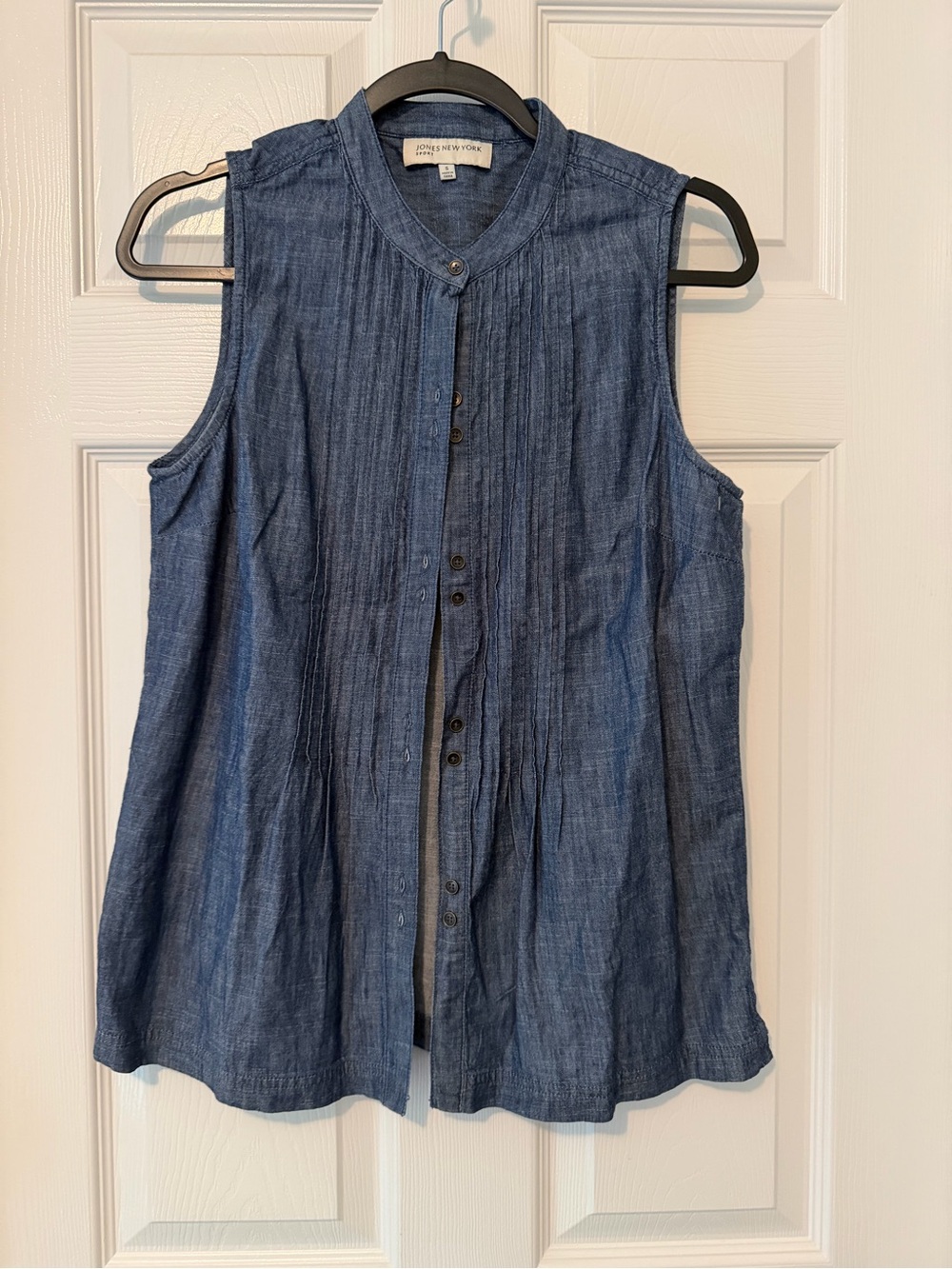 Jones New York Sleeveless Pintuck Button-Front Chambray Top - Blue